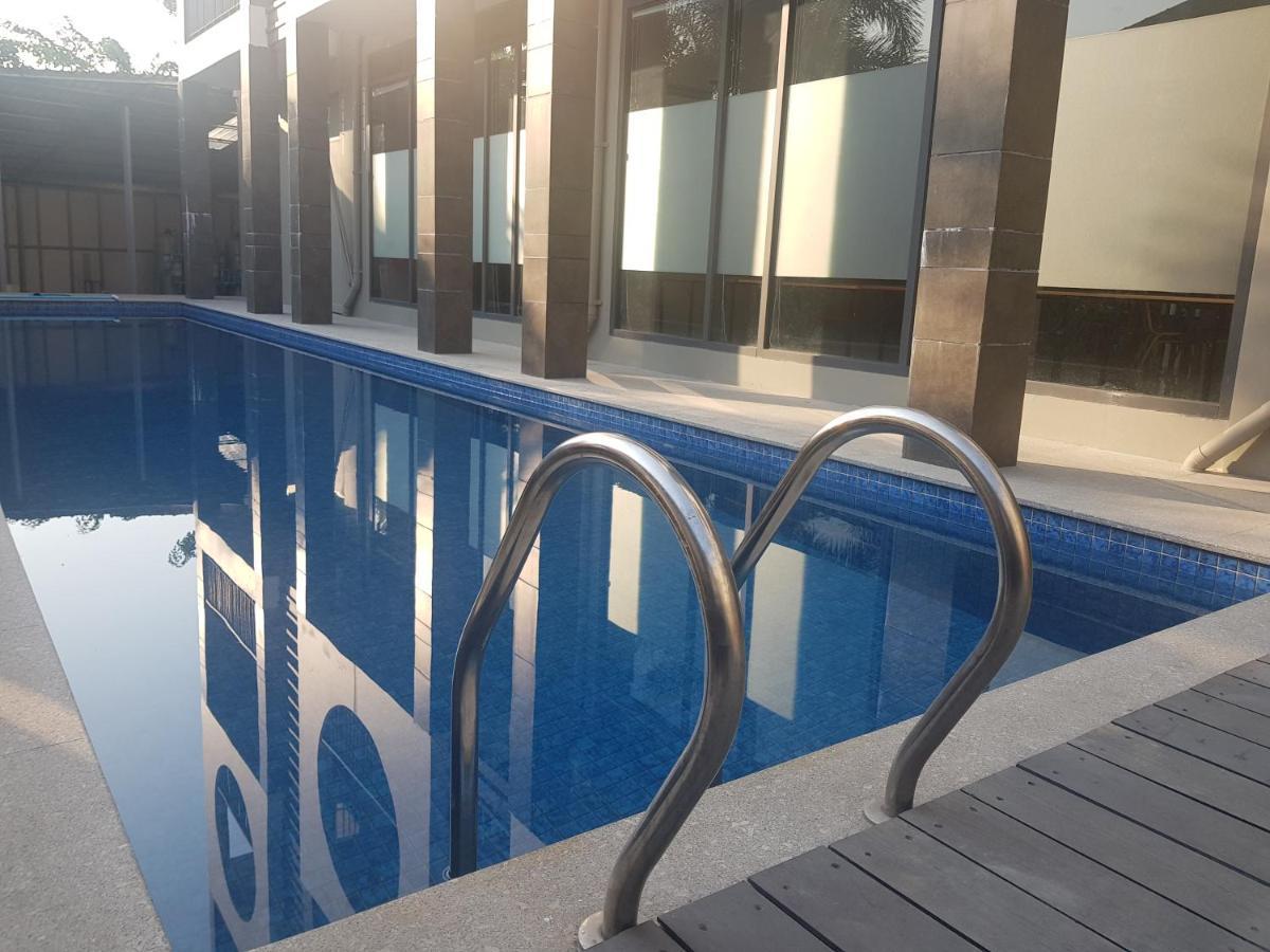 Airport Avenue 4*