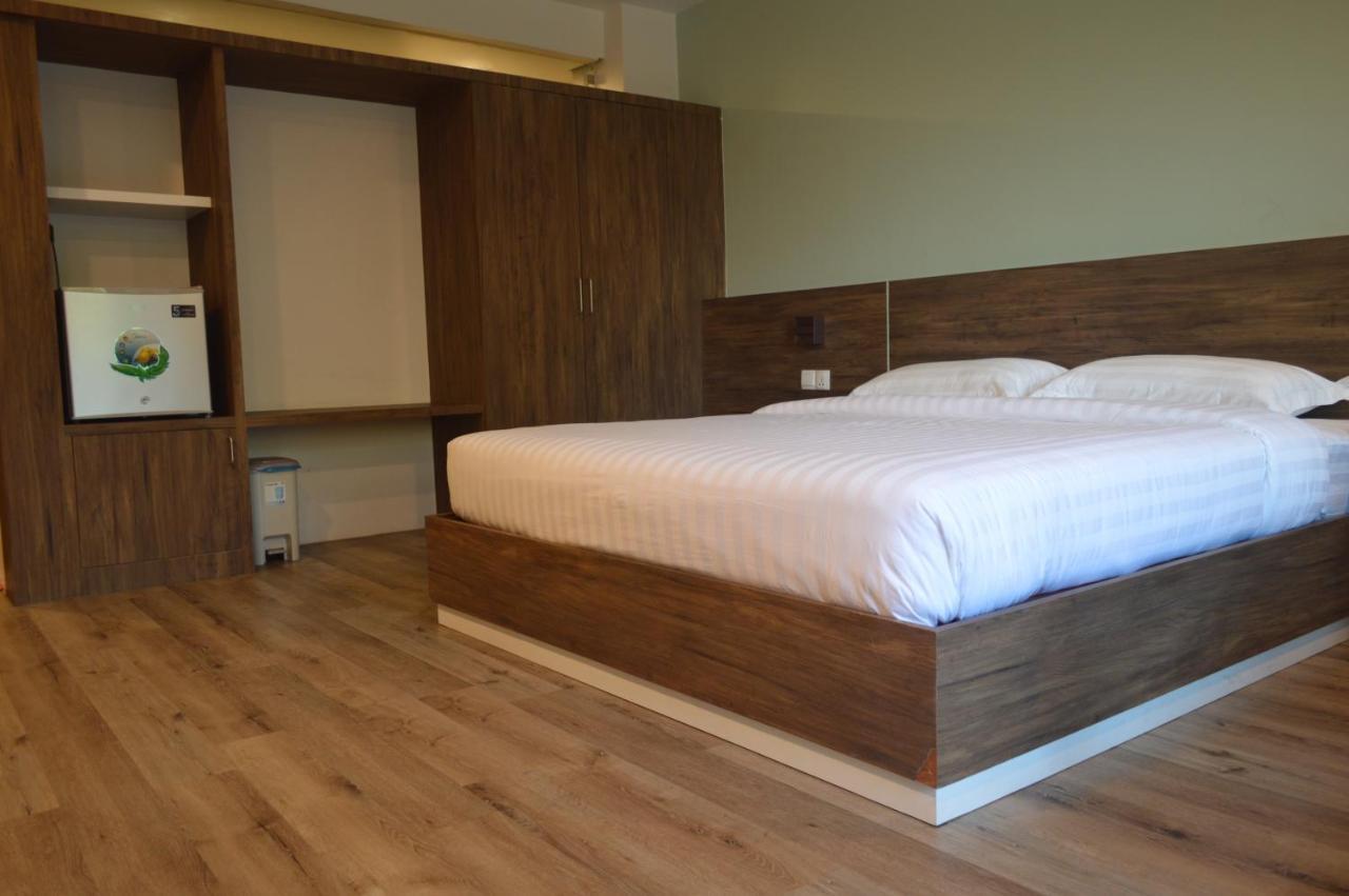 Airport Avenue 4*